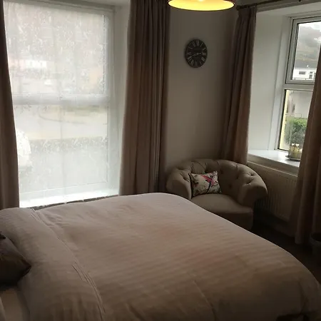 Arms 3* Portreath