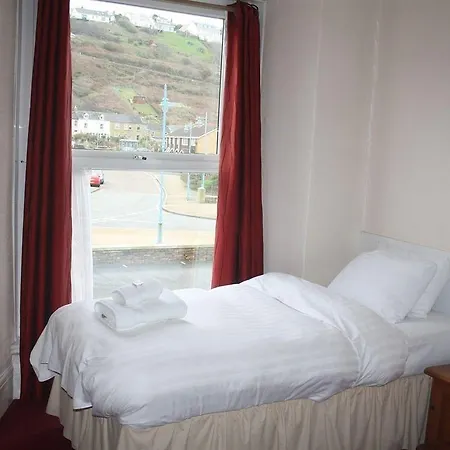 Arms 3* Portreath